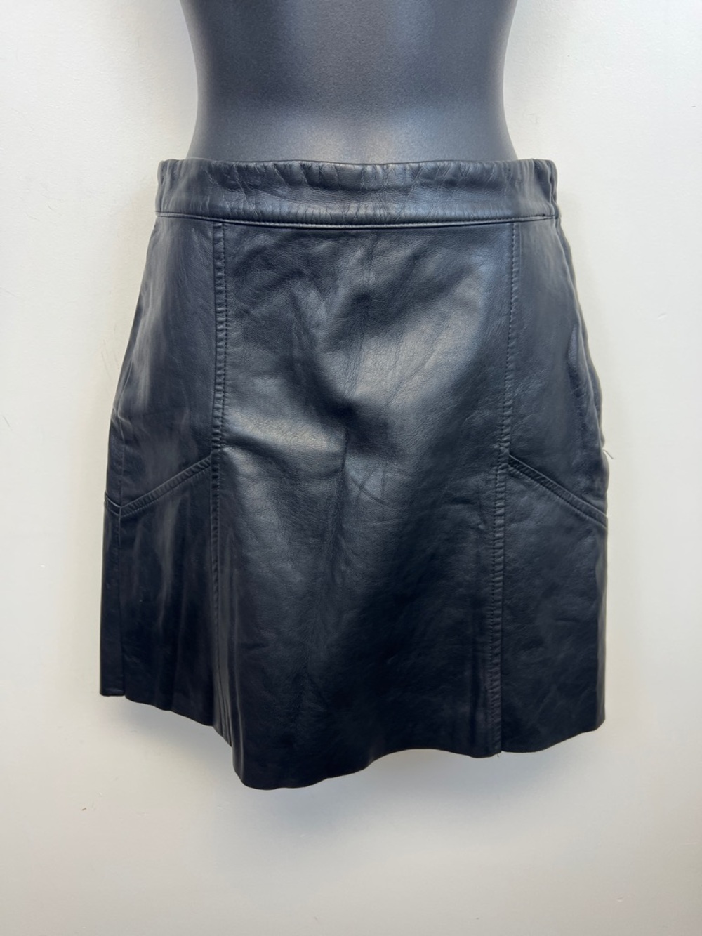 H&M Women's Black Faux Leather Chic Flirty Mini Skirt with Side Zipper Size 6